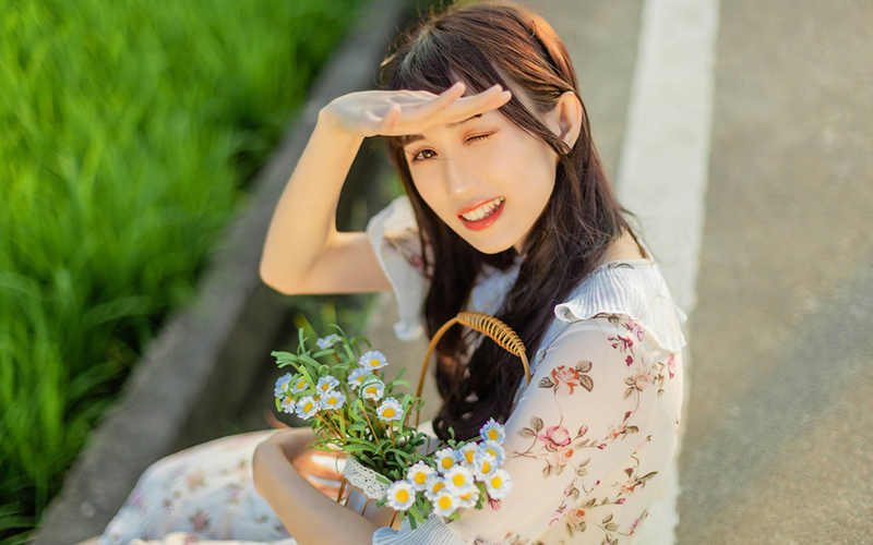 后入暴插碎花裙小妹妹